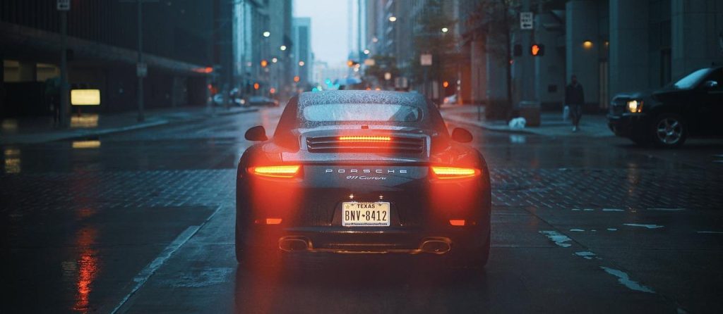 Glanzende auto na professionele glascoating behandeling bij Ziebart Nederland met spiegelachtige afwerking