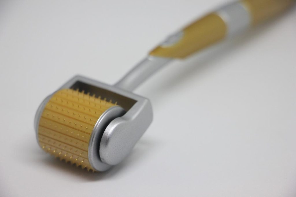 De drie herstel fases na microneedling behandeling: activatie, proliferatie en eindresultaat met zichtbare huidverbetering