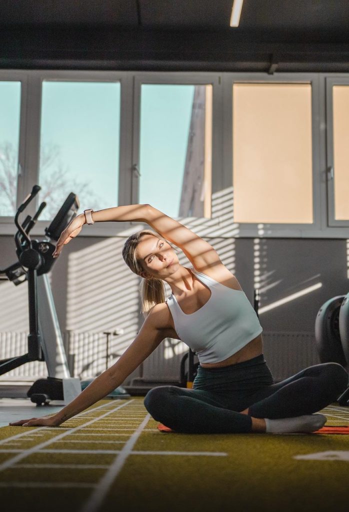 Sportschool Amersfoort ingang met moderne fitnessapparatuur, groepslessen en gemeenschapssfeer voor gezonde levensstijl